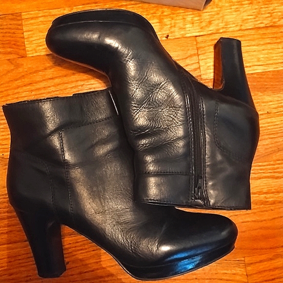 Make an offer !!!! Leather Nine west black ankle boots - Picture 2 of 9